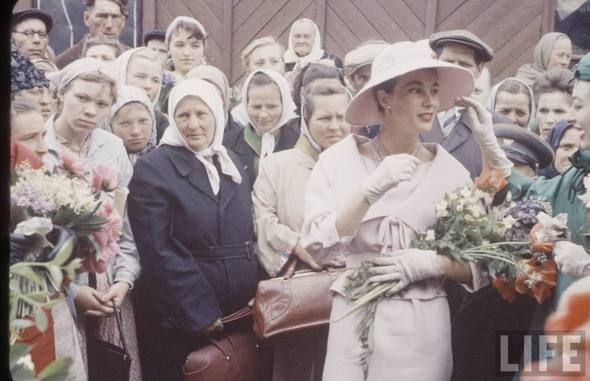 Christian Dior’s first time in Moscow: See how soviet women reacted geotv.ge